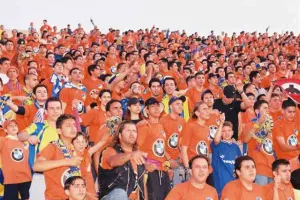 ΞΕΧΩΡΙΣΕ τον τελικό με τα... βαμμένα πράσινα μαλλιά/ "Πετύχαμε μια μεγαλειώδη νίκη" (Φώτος)