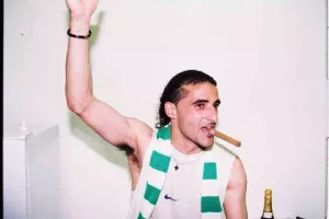 ΞΕΧΩΡΙΣΕ τον τελικό με τα... βαμμένα πράσινα μαλλιά/ "Πετύχαμε μια μεγαλειώδη νίκη" (Φώτος)