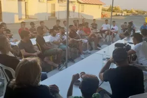 Επίσημη πρώτη γνωριμίας (Φώτος)