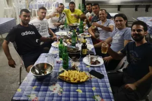 Μια παρέα, καντάρια... μπάλα!