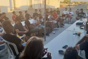 Επίσημη πρώτη γνωριμίας (Φώτος)