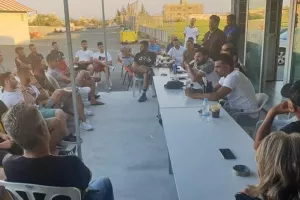 Επίσημη πρώτη γνωριμίας (Φώτος)