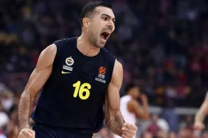 «Καμία ανησυχία για Σλούκα»
