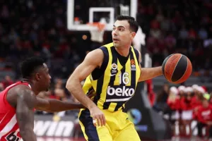 «Ο Σλούκας δεν θέλει να μείνει σε καμία περίπτωση στη Φενέρ»