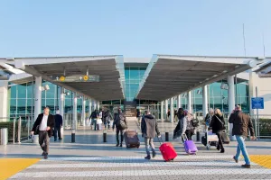 ΤΙ ΑΛΛΑΖΕΙ στα αεροδρόμια από το Σάββατο