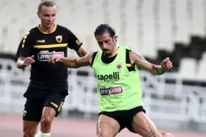 «Όλα τα ματς είναι τελικοί, είμαι χαρούμενος στην ΑΕΚ»