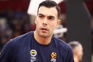 Διαψεύδει για Σλούκα ο Ολυμπιακός