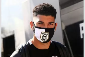 ΦΩΤΟΣ/ΟΛΟΙ με μάσκες
