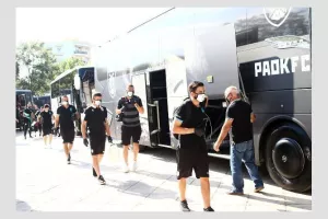 ΦΩΤΟΣ/ΟΛΟΙ με μάσκες