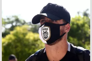 ΦΩΤΟΣ/ΟΛΟΙ με μάσκες