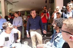 Τσίπρας σε μαθητές: «Σας συμπαθώ, αλλά είμαι Παναθηναϊκός» (βίντεο)