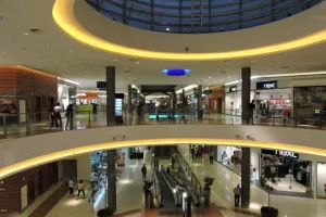 ΠΟΤΕ ανοίγουν τα MALLS