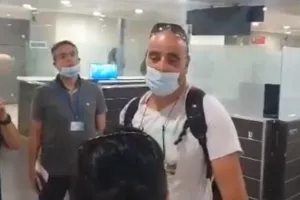 (ΒΙΝΤΕΟ) Ο πρώτος τουρίστας που έφτασε στην Κύπρο- Τι είπε