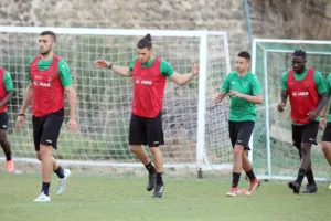 Έβαλαν... μπρος και οι "μαυροπράσινοι" (Φώτος)