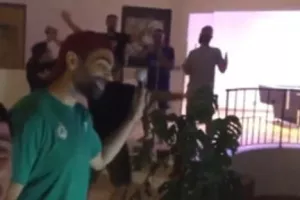 ΜΠΟΤΕΑΚ/ Πίτσα-πάρτι και καραόκε! (Φώτος/Βίντεο)