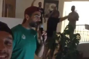 ΜΠΟΤΕΑΚ/ Πίτσα-πάρτι και καραόκε! (Φώτος/Βίντεο)