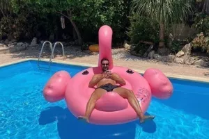 Επιστροφή και πισίνα!
