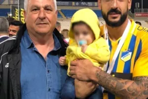ΑΝΑΡΤΗΣΗ Μερκή: "Έπαιζα και ήσουν στις εκκλησίες από την αγωνία..."