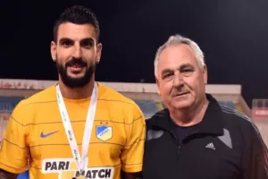 ΑΝΑΡΤΗΣΗ Μερκή: "Έπαιζα και ήσουν στις εκκλησίες από την αγωνία..."