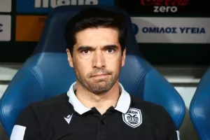Τρίζει... η καρέκλα του