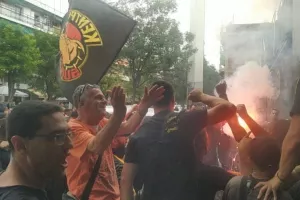 Παρουσία κόσμου έξω από το «Κλεάνθης Βικελίδης» η τελευταία προπόνηση του Άρη