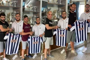 Ανακοίνωσε τέσσερις!