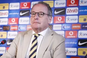 Χούμπελ: "Σταματήστε τον πόλεμο μεταξύ σας και τις δυσφημιστικές δηλώσεις"