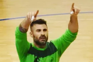 Ο ρέκορντμαν του Χάντμπολ μένει στον Παρνασσό