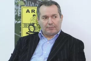 Κόντης: «Ο Καρυπίδης έχει αναλάβει τα πάντα, ίσως θα έπρεπε να έχει βοήθεια»