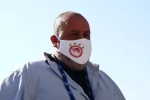 ΦΩΤΟΣ/ΟΛΟΙ με μάσκες