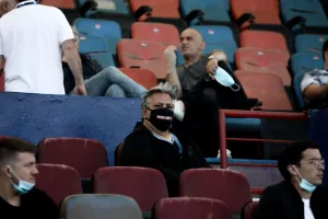 Μπάλα στην Ελλάδα με μάσκες και αποστάσεις/ΦΩΤΟΣ 