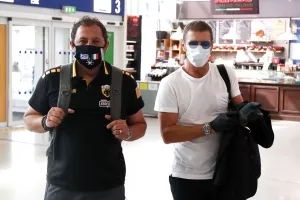 ΑΕΚ: Με μάσκες η αναχώρηση για Θεσσαλονίκη (φώτος)