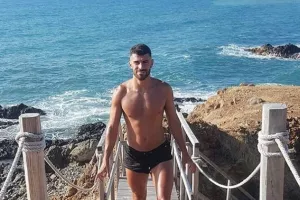 Με φόντο τη θάλασσα...