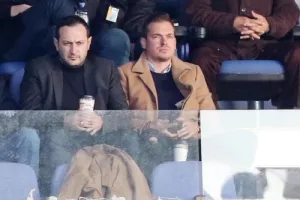 ΕΤΣΙ... φτιάχνει την διάθεση του ο Τσόκκος (Φώτος)