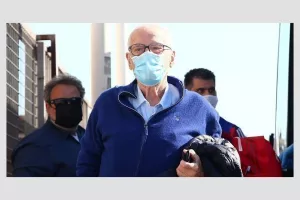 ΦΩΤΟΣ/ΟΛΟΙ με μάσκες