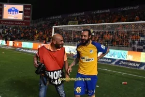 Με... φίδι και ταγκ τον Στάθη