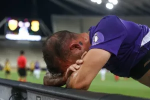 Αποχώρησε κλαίγοντας ο τραυματίας Βέλεθ