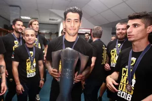 Πάει για top class επιθετικό αν δεν μείνει ο Αραούχο