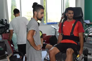 Σήκωσαν μανίκια οι παίκτες της ΑΕΚ (φώτος)