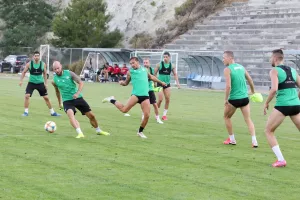 ΠΑΙΖΕΙ η... Ομόνοια