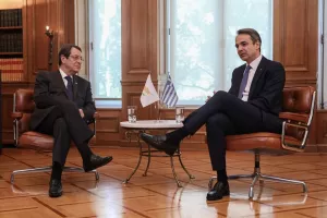 Επικοινωνία Μητσοτάκη - Αναστασιάδη για τις τουρκικές προκλήσεις