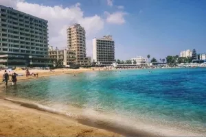 "Τα συρματοπλέγματα μας εμποδίζουν απ' το να γυρίσουμε σπίτι μας..."