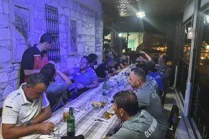 (ΦΩΤΟΣ) Αντίπαλοι μόνο στο γήπεδο