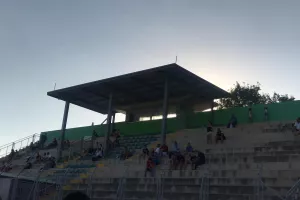 "Βυσσινί" το φιλικό! (φώτος)
