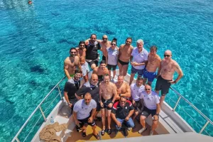(ΦΩΤΟΣ) Η βαρκάδα της Ομόνοιας στο Blue Lagoon 
