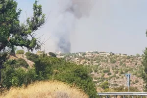 Φωτιά/Πάφος: Σε εγρήγορση για τυχόν εκκένωση κάτοικοι χωριού (ΦΩΤΟΣ)