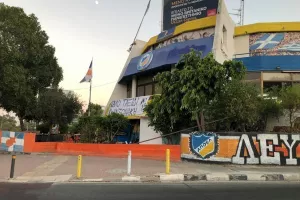 Πανό από τους ΠΟΡΤΟΚΑΛΙ για τον Αντωνάκη