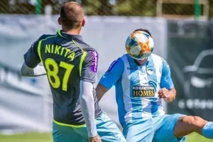 Ποιος στη φώτο;