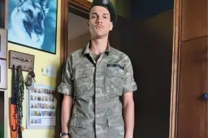 Ο Κυριάκου... έβαλε το χακί