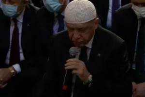 Ιστορική βεβήλωση: Προσευχές Ερντογάν στην Αγία Σοφία (βίντεο)